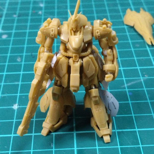 いよいよ塗装に入ろうかと(> <)w長かったwここまで来るのにアーティファクトはいろんな人たちが上げててマークIIスーパーガンダムフル稼働とかwGP01フルバーニアンだとかwそんな凄い作品からみたら時間かけた割にちょっとかすむかもしれませんが(> <)w完成はさせますよー！(> <)w（皆さんあたたかい目で見守ってやってください(> <)w）（2枚目）