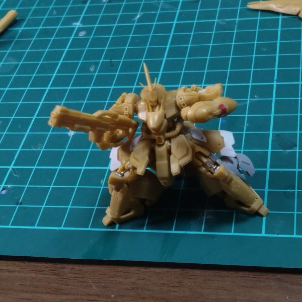 いよいよ塗装に入ろうかと(> <)w長かったwここまで来るのにアーティファクトはいろんな人たちが上げててマークIIスーパーガンダムフル稼働とかwGP01フルバーニアンだとかwそんな凄い作品からみたら時間かけた割にちょっとかすむかもしれませんが(> <)w完成はさせますよー！(> <)w（皆さんあたたかい目で見守ってやってください(> <)w）（5枚目）