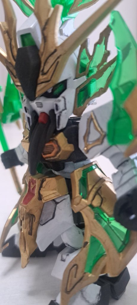 ホワイト逃げずに塗りました。お目々、最初シール貼ったんですが、うまく貼れず、もうちきしょう、べらんめえ、こちとら江戸っ子でいっと（静岡人なのに）シールをポイッ。愛情込めて描きました。なので魂が入っているかも。（笑）