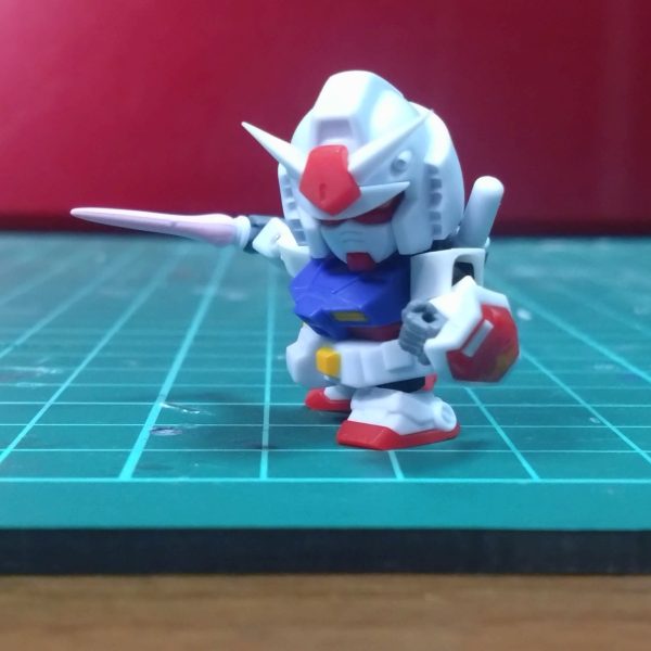 ろぶやんさんに教えてもらってめちゃちっさなボールジョイントを入手！息抜きにV作戦ビスケットガンダムをいじくってみます(> <)w（しかし、元々のデフォルトがすごい精度、よく出来てる♪バンダイさん凄いよ♪）可動化楽しいね(> <)www塗装前のバランスチェック(> <)w（可動させて楽しんでるだけって話もあるw）（6枚目）