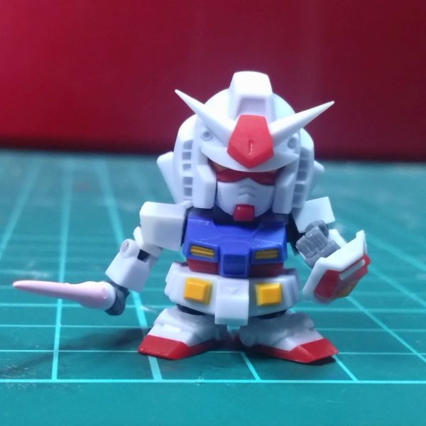 ろぶやんさんに教えてもらってめちゃちっさなボールジョイントを入手！息抜きにV作戦ビスケットガンダムをいじくってみます(> <)w（しかし、元々のデフォルトがすごい精度、よく出来てる♪バンダイさん凄いよ♪）可動化楽しいね(> <)www塗装前のバランスチェック(> <)w（可動させて楽しんでるだけって話もあるw）（5枚目）