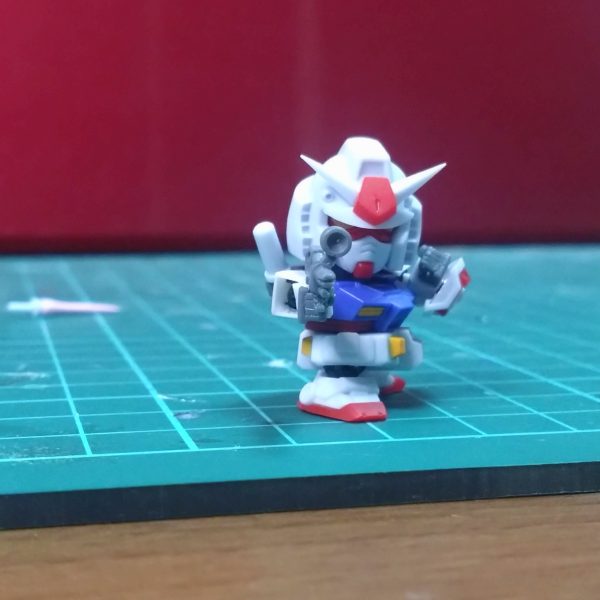 ろぶやんさんに教えてもらってめちゃちっさなボールジョイントを入手！息抜きにV作戦ビスケットガンダムをいじくってみます(> <)w（しかし、元々のデフォルトがすごい精度、よく出来てる♪バンダイさん凄いよ♪）可動化楽しいね(> <)www塗装前のバランスチェック(> <)w（可動させて楽しんでるだけって話もあるw）（4枚目）
