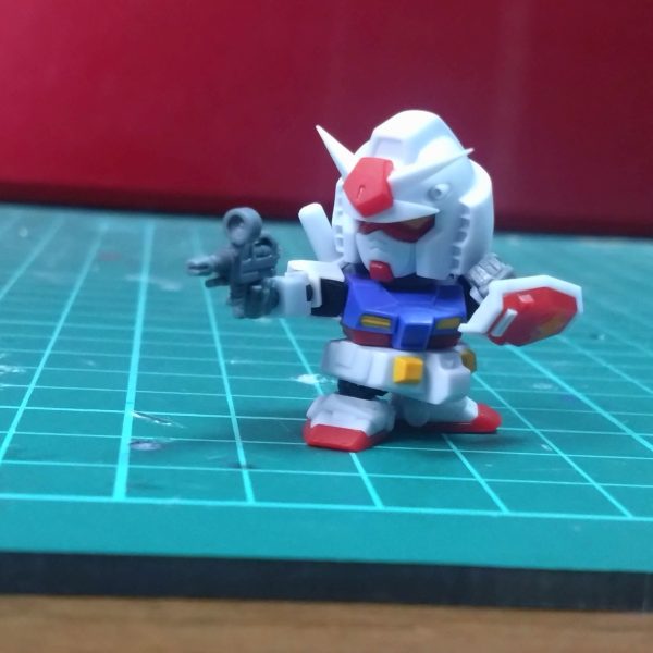 ろぶやんさんに教えてもらってめちゃちっさなボールジョイントを入手！息抜きにV作戦ビスケットガンダムをいじくってみます(> <)w（しかし、元々のデフォルトがすごい精度、よく出来てる♪バンダイさん凄いよ♪）可動化楽しいね(> <)www塗装前のバランスチェック(> <)w（可動させて楽しんでるだけって話もあるw）（3枚目）