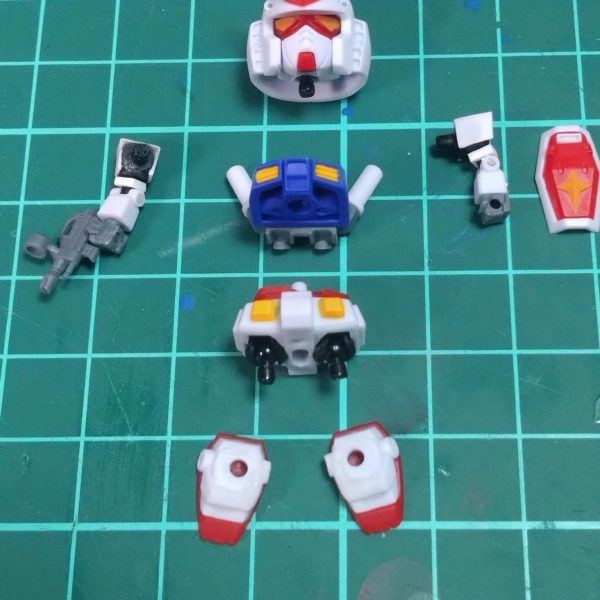 ろぶやんさんに教えてもらってめちゃちっさなボールジョイントを入手！息抜きにV作戦ビスケットガンダムをいじくってみます(> <)w（しかし、元々のデフォルトがすごい精度、よく出来てる♪バンダイさん凄いよ♪）可動化楽しいね(> <)www塗装前のバランスチェック(> <)w（可動させて楽しんでるだけって話もあるw）（2枚目）