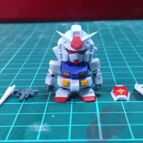 ろぶやんさんに教えてもらってめちゃちっさなボールジョイントを入手！息抜きにV作戦ビスケットガンダムをいじくってみます(> <)w（しかし、元々のデフォルトがすごい精度、よく出来てる♪バンダイさん凄いよ♪）可動化楽しいね(> <)www塗装前のバランスチェック(> <)w（可動させて楽しんでるだけって話もあるw）（7枚目）