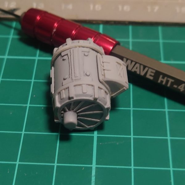 ルショーン機ベースでグフカスタムの部品を芯にしてセミスクラッチ部品を組み込んでます。1年程やってましたが、こっちにも投稿してみようと登録しました。（2枚目）