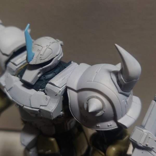 ルショーン機ベースでグフカスタムの部品を芯にしてセミスクラッチ部品を組み込んでます。1年程やってましたが、こっちにも投稿してみようと登録しました。（4枚目）