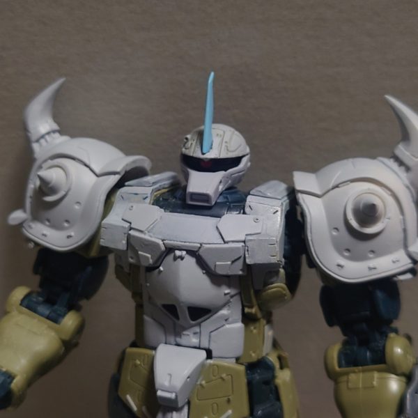 ルショーン機ベースでグフカスタムの部品を芯にしてセミスクラッチ部品を組み込んでます。1年程やってましたが、こっちにも投稿してみようと登録しました。（5枚目）