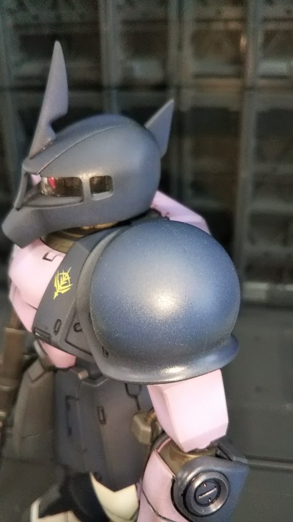 肩のショルダーアーマー