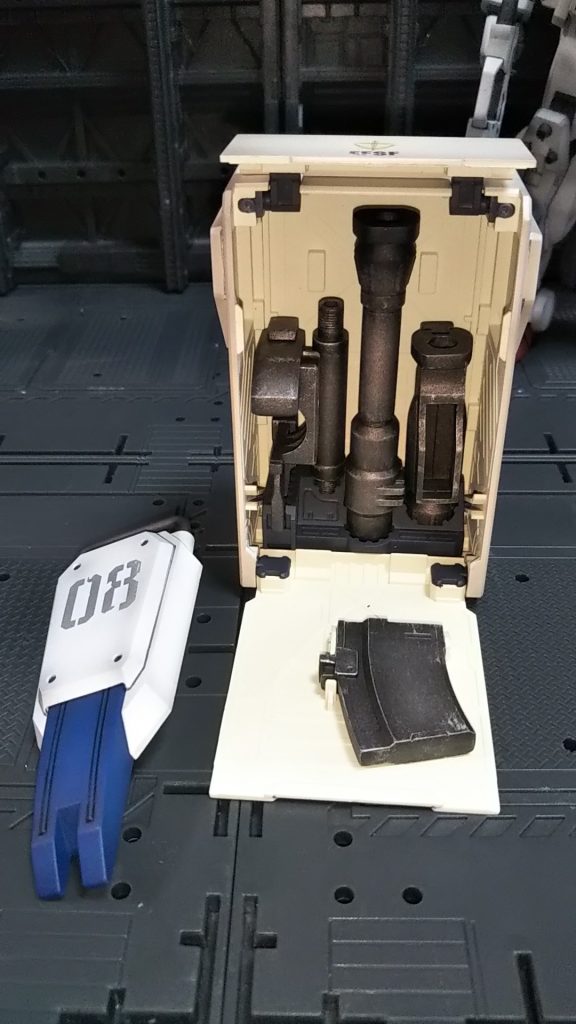 ヤシマ製？のキヤノンさん（聖衣ではない）とシールド輝き撃ちする奴