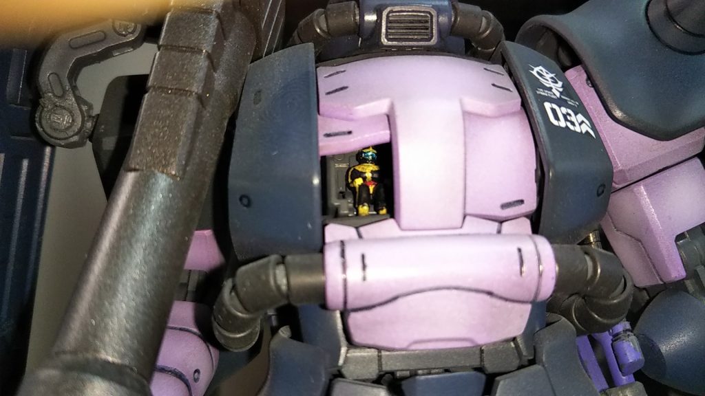 このキットにはパイロット（黒い三連星ガイヤ）はつています💦