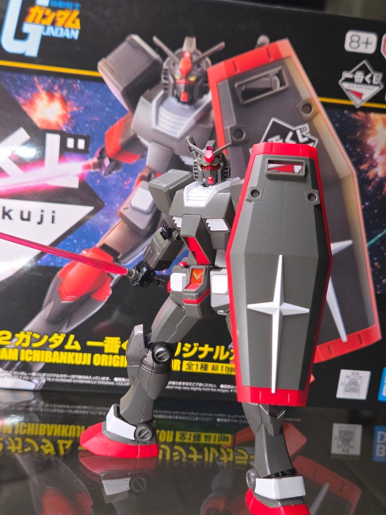 I llike this kit more than the revive version. I wish it came in standard rx-78 color scheme.