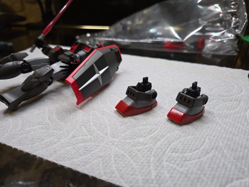 Painted the bottom of G3 feet red and used g3 stripe on the foot armour.