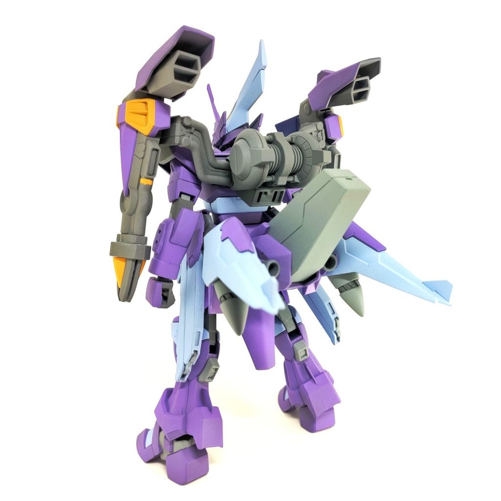 シグーエッジアームズは、シグーディープアームズを改造した機体です。接近戦を主軸にした、試作機の近接武器を装備し、背中の大型スラスターで接近し、戦います。