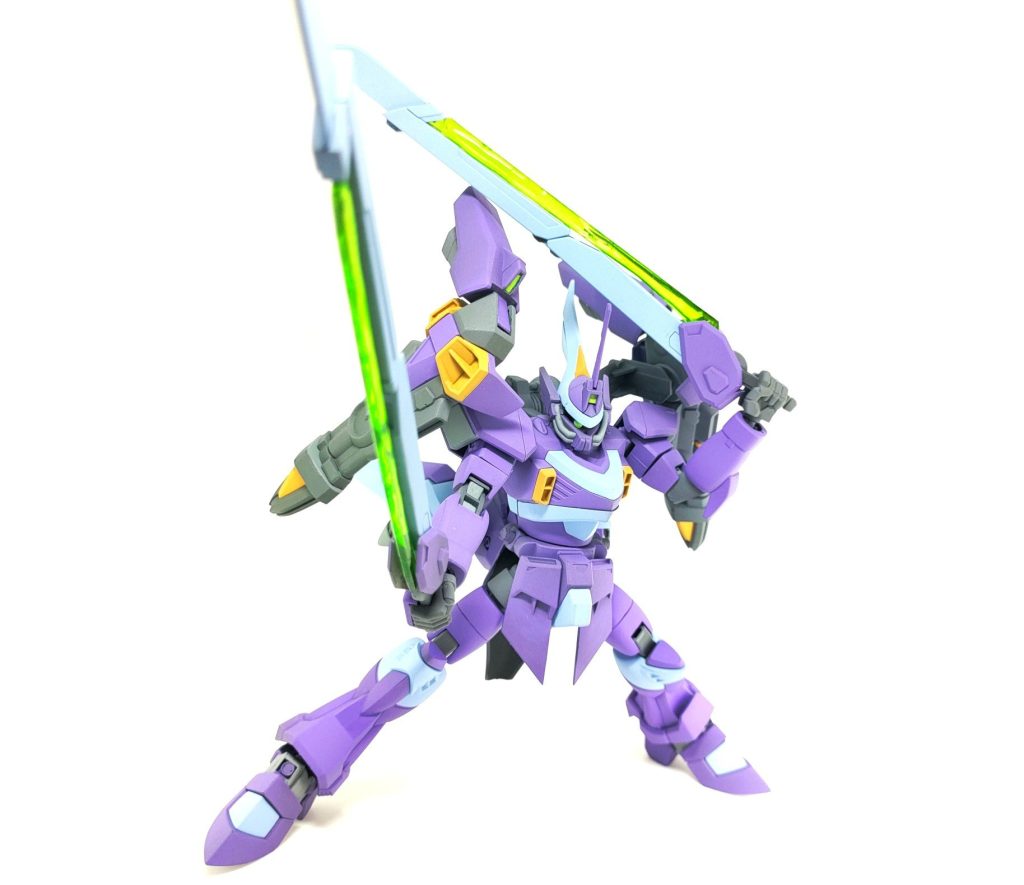 両腰には折りたたみ式の対艦刀を装備しています。二刀流もできます。