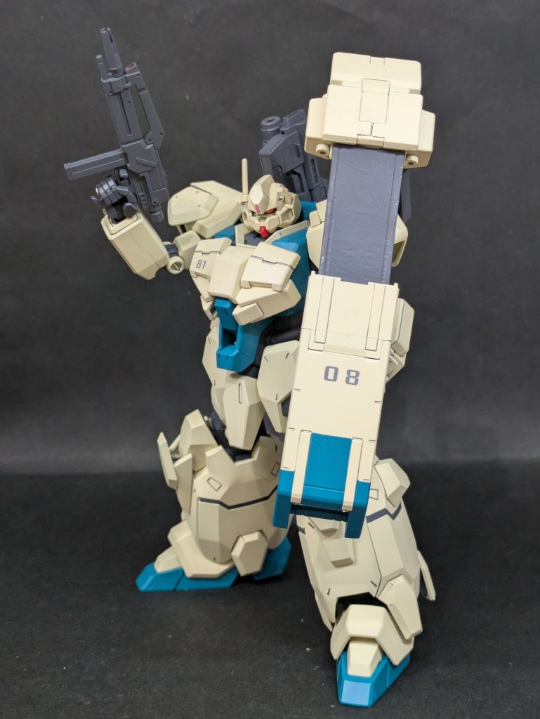 ティフォエウスガンダム・キメラの余剰パーツからシールドっぽいパーツを拝借。伸縮してガード範囲が拡大します