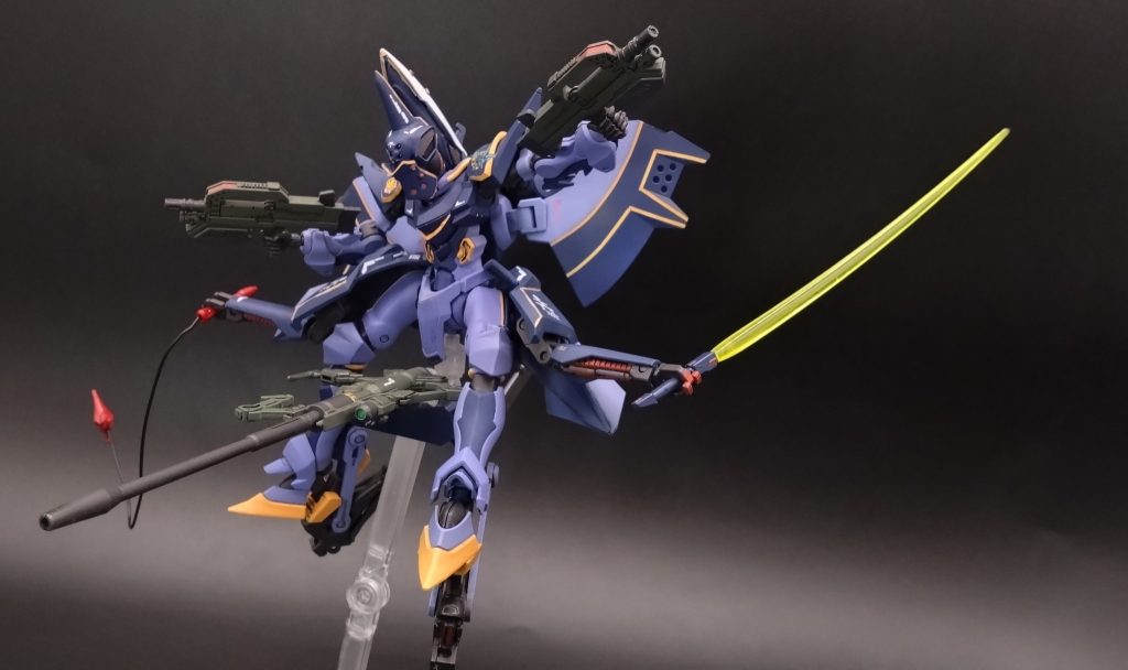 クラックスのパイロット　ヤザン・ゲーブル大尉で一年戦争時は戦闘機乗りからRGM-79L高機動型軽キャノンに搭乗してからジオンのMSを１００機以上ユニカム持ちで荒々しく大胆な戦闘で気に食わない上司には盾突く粗野で好戦的から『野獣』とよばれた。ちなみに連邦のスーパーユニカム持ちは狙撃型軽キャノンのテネス・A・ロング　魔女の異名を持つシイコ・スガイ　野獣ヤザンしか持っていない