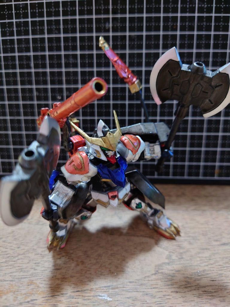 ミカヅキはあまり遠距離武器は好まないと思ったので１つのみ付けてみました(⁠&nbsp;⁠╹⁠▽⁠╹⁠&nbsp;⁠)だって彼メイス投げるし(⁠╯⁠°⁠□⁠°⁠）⁠╯⁠︵⁠&nbsp;⁠┻⁠━⁠┻