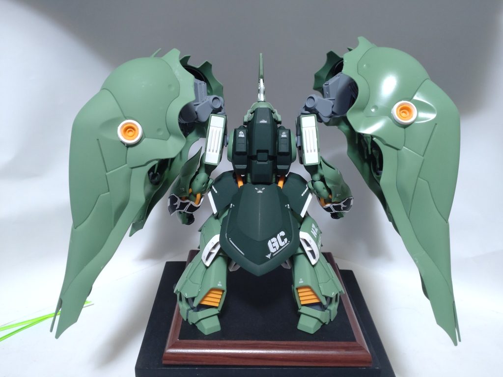 HGUCクシャトリヤをベースに、頭部はSDクシャトリヤを使用。脚部短縮化を行い、15mm程詰めています。それ以外の改造はせず、ほぼHGUCのままです。