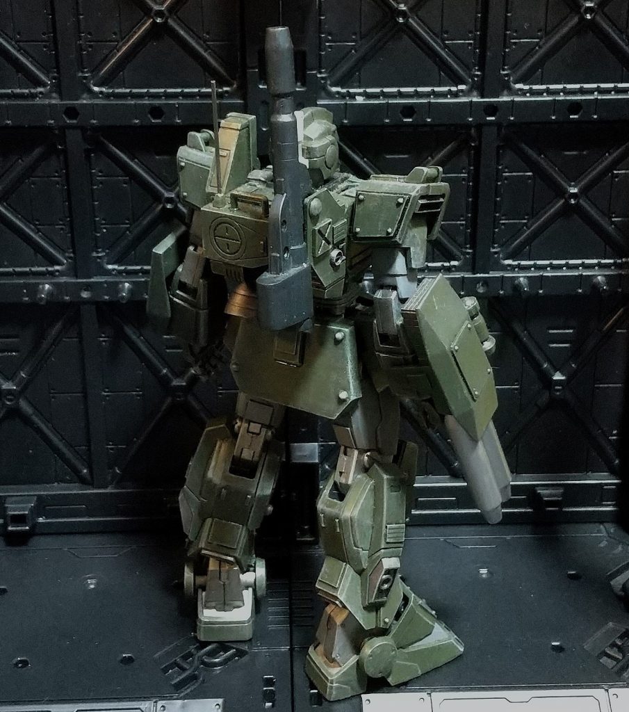とにかくミリタリーモデル的なものを作りたくてこんな感じに仕上がりました。もうちょいゴテゴテにしてもよかったかな。マーキングのセンスがないのでいつもデカールは貼らないのですが、ちょっと貼ってみたくなりますね。どーしよ。