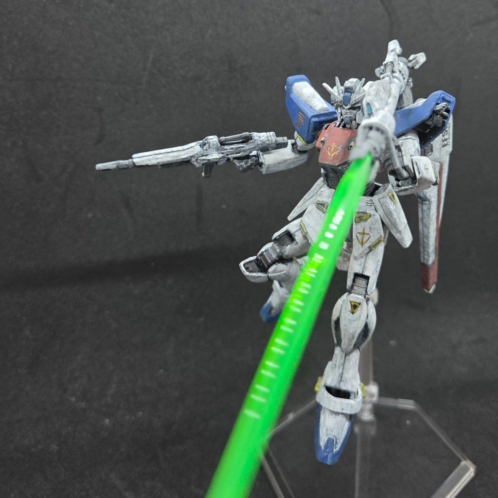 ビームランチャーで。F91はHGだけでもかれこれ6体目の作成なので以前作った分からサーベルエフェクト借りてきてビームエフェクト風に撮ってみたり。