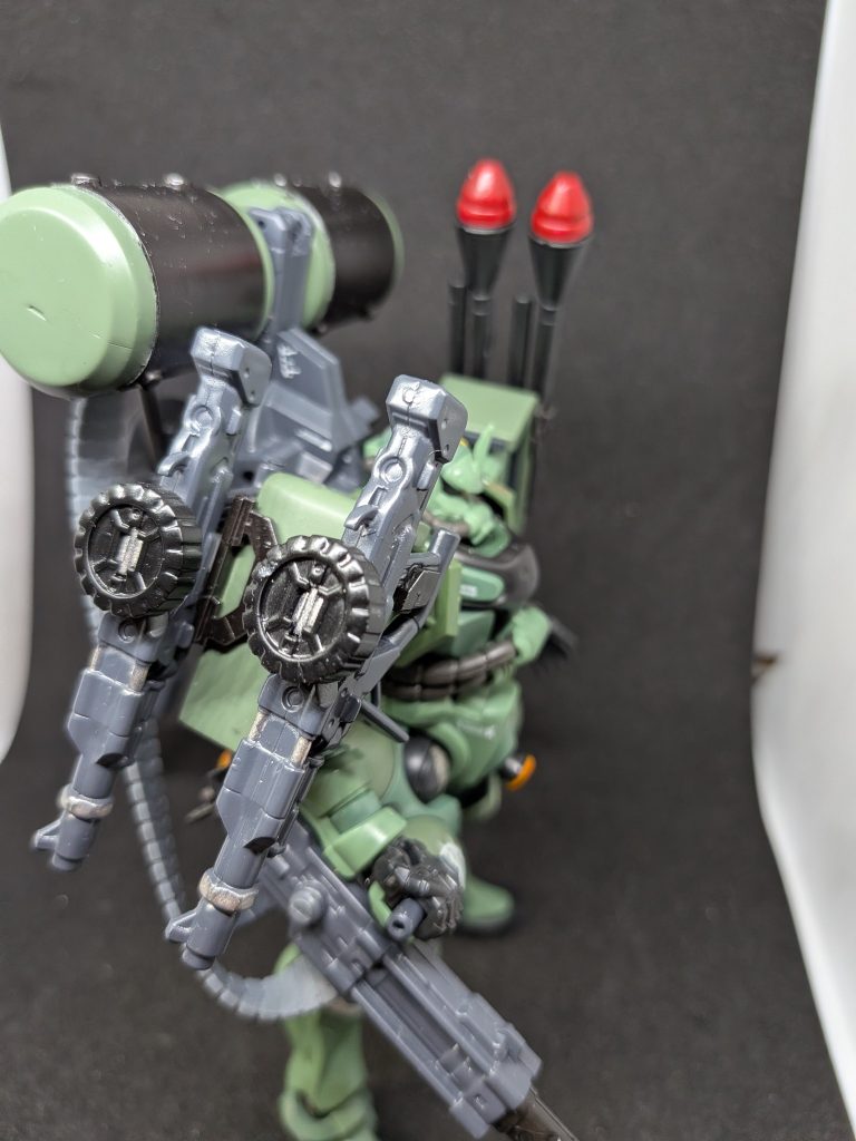 マシンガンは、ZAKUと軍警ザク