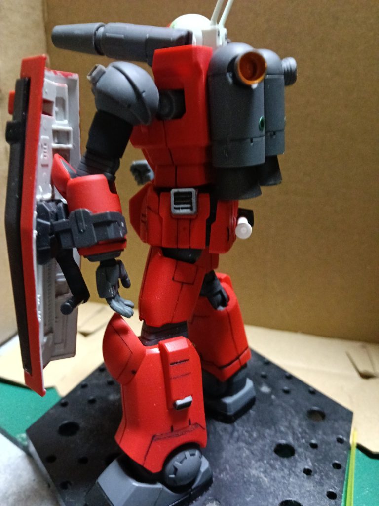 筋彫りは少し。