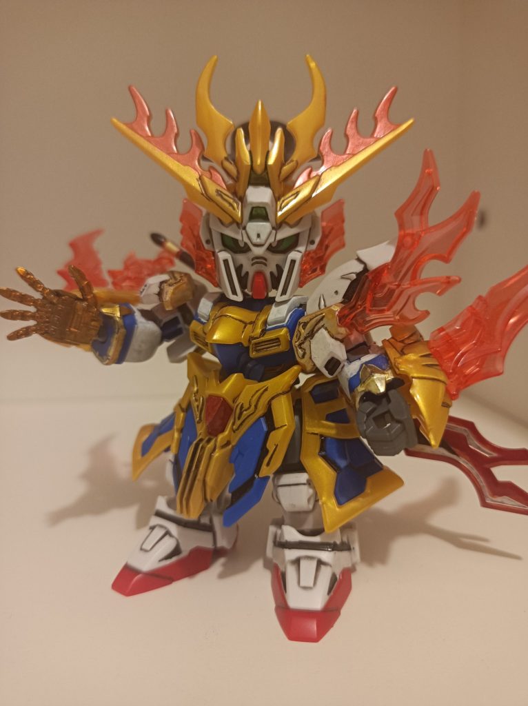 SDガンダムなんて小学生以来だったんで、箱を開けたときの色分けに愕然としたのも良い思い出。いろプラって偉大だったんだなぁ。目はシールまま。瞳を描くなんて無理よ…