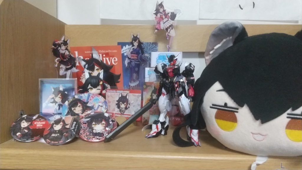 グッズ達の中に入れてみた