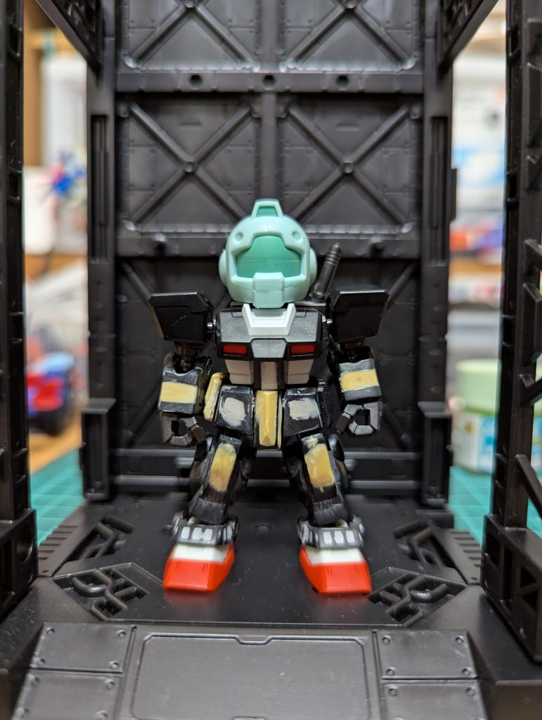 今回の材料はいつものビットロットのジムの頭とプロトタイプガンダムだけで製作。Gアーマーの中の人は使用していないので、前回作ったのと腕のパーツの形が微妙に違います。