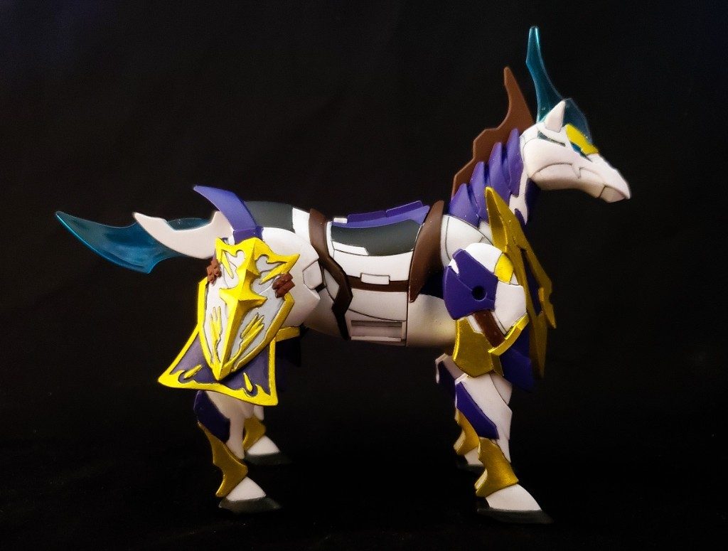 軍馬。本来ホワイト単色ですが、アーサーガンダムに合わせたオリジナルにしています。