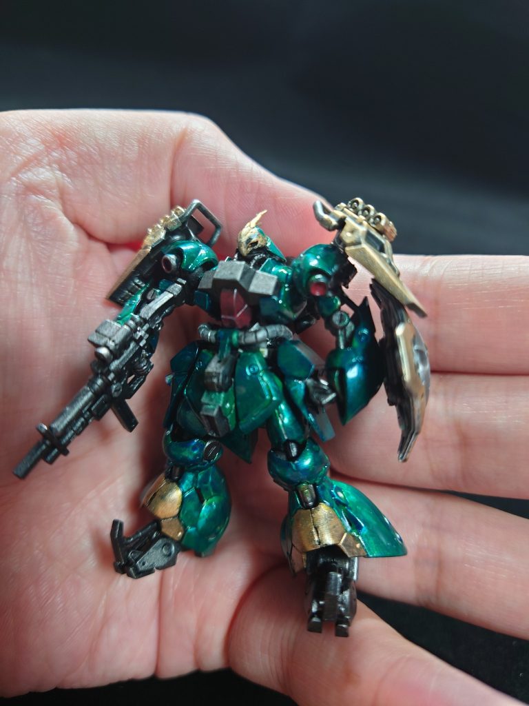 ヤクトドーガ　ギュネイ機クリアグリーンの上からガンダムマーカーのコスモメタブルー。良く言えば玉虫色、悪く言えばムラムラ(笑)良い方に取るか悪い方に取るかは本人次第( ｰ`дｰ´)ｷﾘｯ