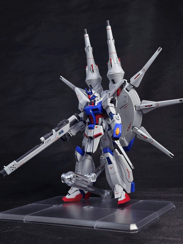 カラーレシピです本体白：Mr.カラースプレー・灰色9号本体青：ガンダムカラースプレー・MSブルーZ系本体赤：ガンダムカラースプレー・MSサザビーレッド手甲黄：Mr.カラースプレー・黄橙色フレーム（グレー）：ガンダムカラースプレー・MSファントムグレーフレーム（ブルー）：Mr.カラースプレー・メタリックブルーシールド：Mr.カラースプレー・クリアーブルースミ入れはタミヤの市販のスミ入れ塗料（グレー、ブラック）です。またデカールはセリア（100均ショップ）のデカールを使用しています。