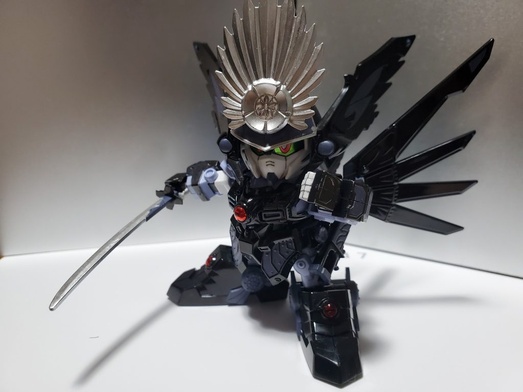 肩の鎧があったほうがボリューミーなのですが、つけてしまうと腕周りの取り回しが壊滅状態になってしまうのが難点🤣画像は外した状態です。バランス的にこちらの方がスマートさはでるかも？