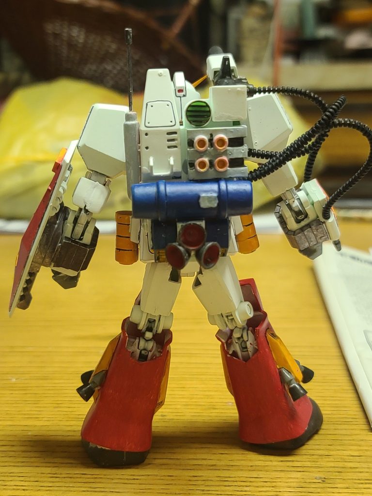 パーフェクトガンダムにはいろんなメカが装備してあるんだ！