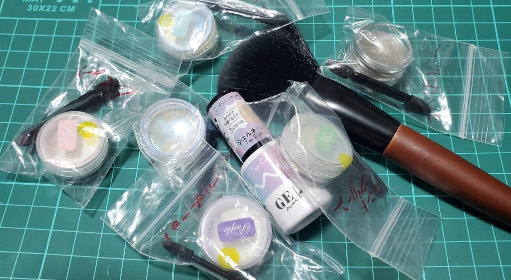 具材。全部100均！！！&nbsp;ワンポイントにジェルネイル（ 擬似メッキ）は良いけど、全体施工は二度とやらない