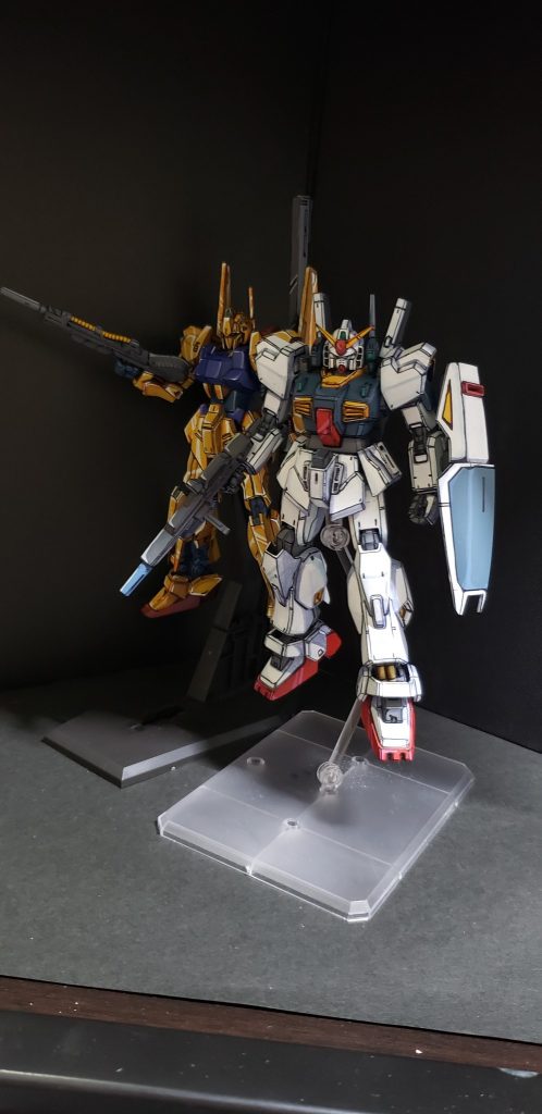 クワトロ大尉と一緒の時はカミーユ機です。一緒だとやっぱりアニメ塗りが映えます。&nbsp;