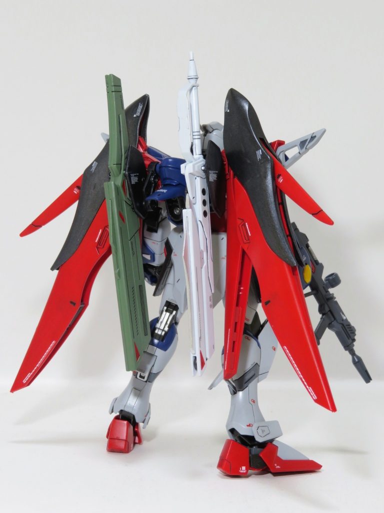 ゼウスシルエットの製作時間確保のため、デスティニーガンダム本体の塗装以外で手を加えたところは少なめです。やはり、筆塗り全塗装は時間がかかってしまいます(;´д｀)ちなみに、ゼウスシルエットは筆塗りだけではさすがに時間がかかりすぎるので、スプレーも併用します( ・∀・)ｒ鹵~＜