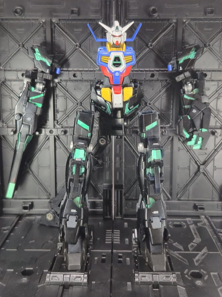 ウェア換装シーンをイメージして。回サイコフレームの塗装に、ガンダムマーカーエアブラシシステムを使用したのですが、メッキグリーンの単価の高さが頭にちらついてなんか悲しかったです。おまけにこの塗装にマーカー一本消費するので、コスパは激ワルだと思います。ガンダムマーカーは部分塗装に留めるべきですね。