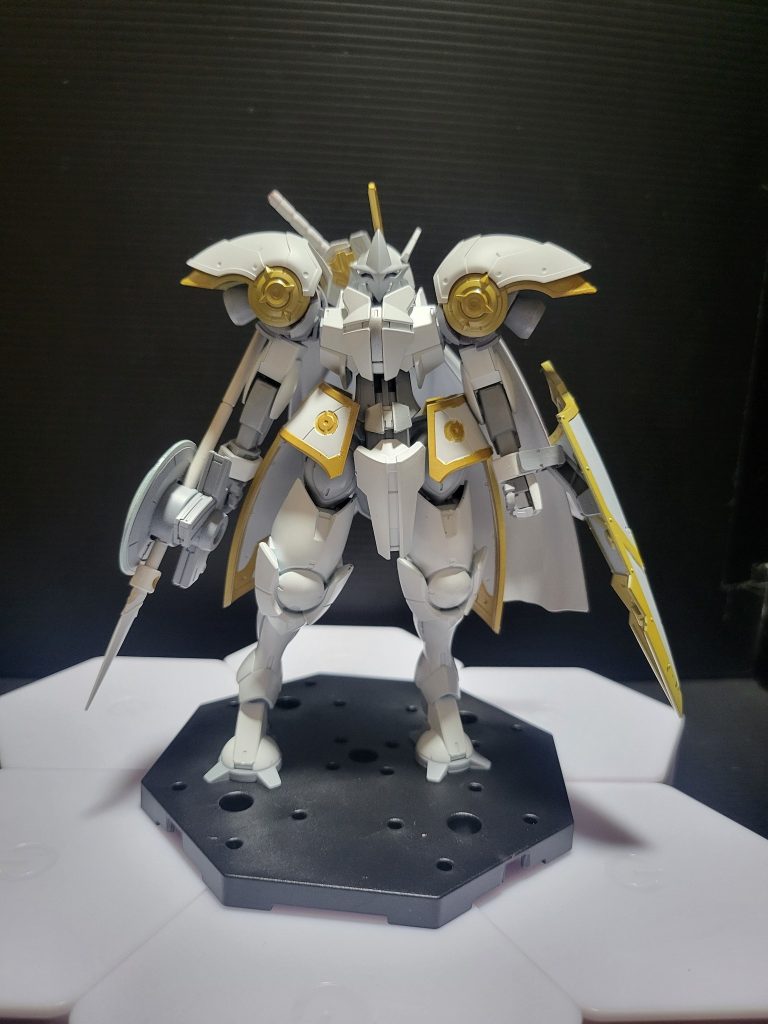 ライト無しでなるべくハインドリーを活かして制作しましたが、いい感じでまとまったと思います。9割は素のハインドリーで、追加武装にだけ金色を入れているのがこだわり‥です。
