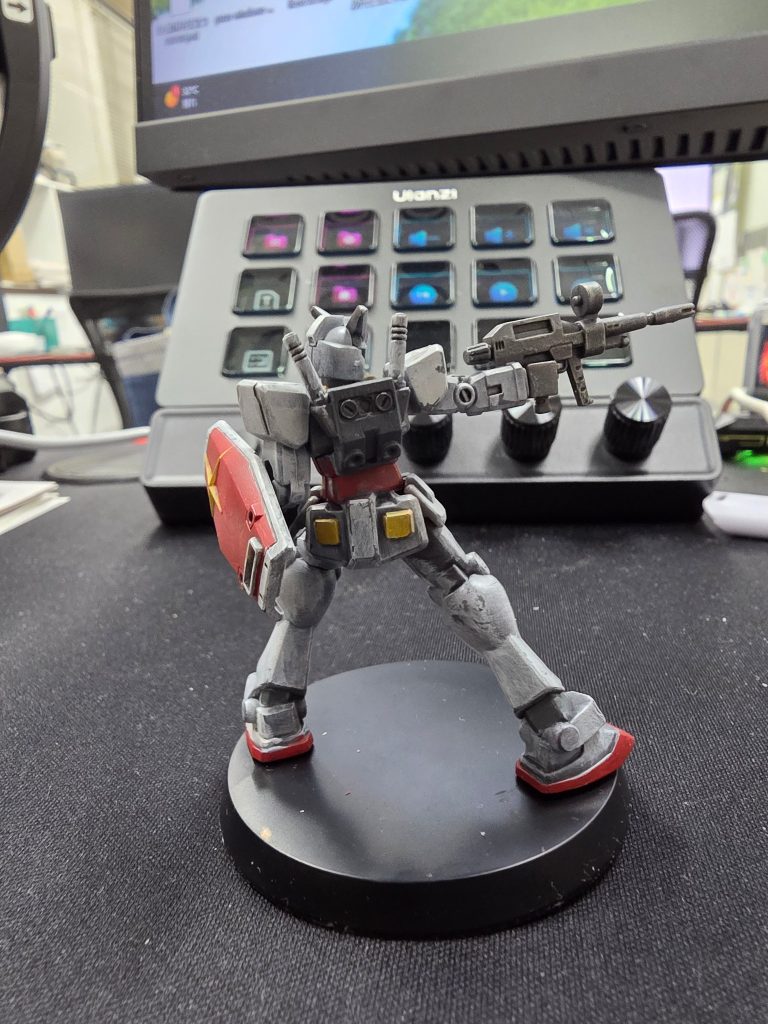 後ろ姿、まぁこんなもんでしょという感じ。次は、シタデルカラーでなく、ガンダムアッセンブルカラ―で塗ろうかなと思ってます。次回は、同じセット内のガンキャノン作ります。(*´ω｀*)ありがとうございました。