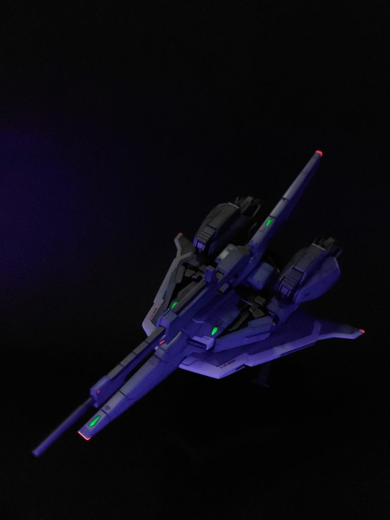 夜、飛行機見ると点灯してる警告灯？みたいにしてみました。大きかったかなー。レッドチップみたいにした方が良かったかも。