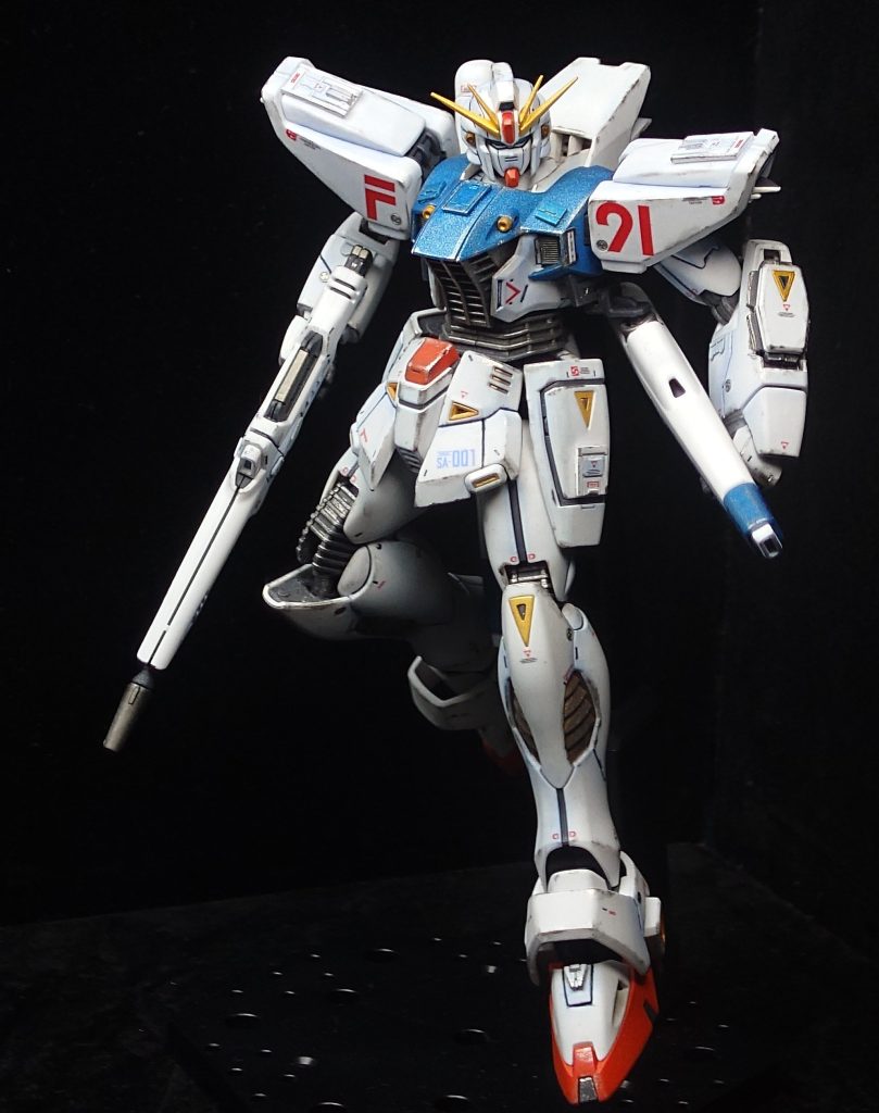 白、グレーパーツは無塗装、青、赤、黄はスプレー塗装です。この頃はまだエアブラシが無かったので、ウェザリングで立体感、影感を作りました。