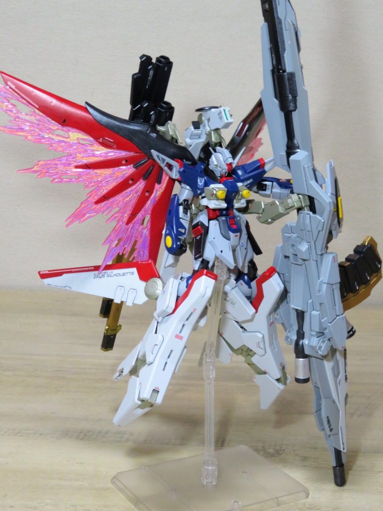 ゼウスシルエットをデスティニーガンダムSpecⅡに装備させました。ゼウスシルエットを装備させるときに一度分解していたら、細かいところの塗装が剥げてしまいました。まぁこればっかりはしょうがないな(;´д｀)