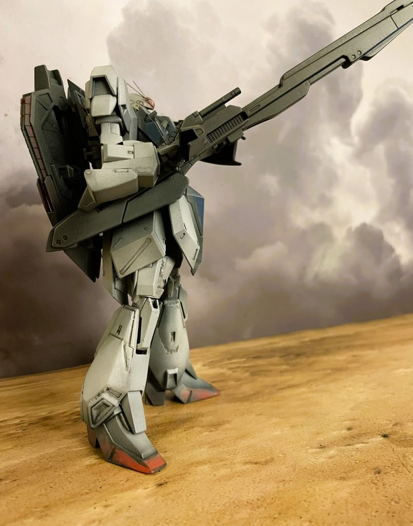 メガランチャーの大きさがわかるショットです。細身のZガンダムにはやや大きめの武器が映えるような気がします。