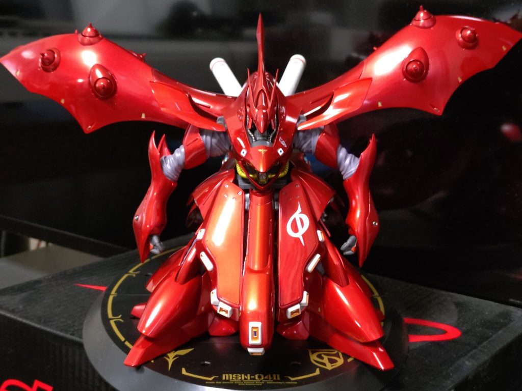 フロントアーマーの目立つ合わせ目は消しました