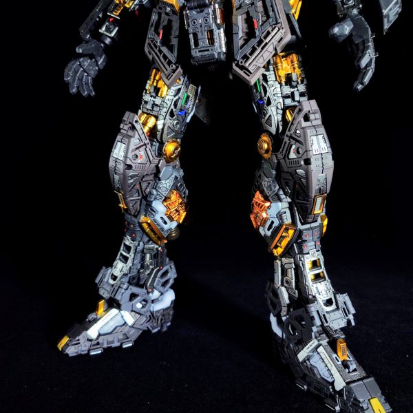 PGニューガンダムのフレームを組み上げました。組み上げると圧巻のサイズ。密度も際立ちますね。（3枚目）