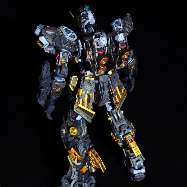 PGニューガンダムのフレームを組み上げました。組み上げると圧巻のサイズ。密度も際立ちますね。（5枚目）