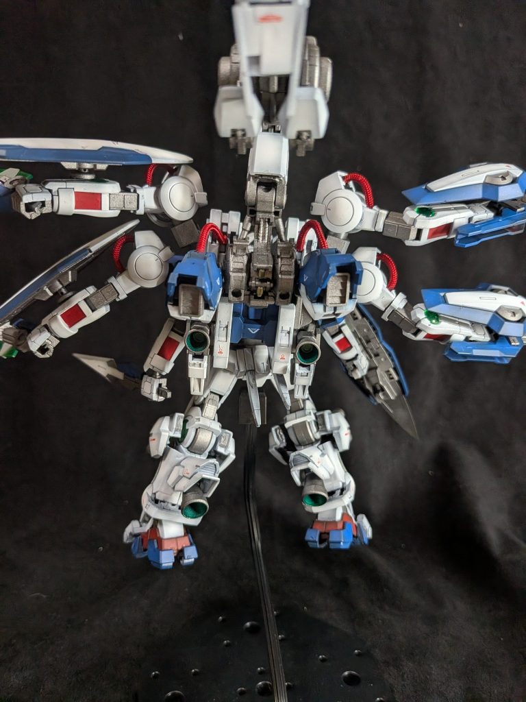 機体名は　アヴァランチエクシアのアヴァランチは雪崩の意味らしいのでランドスライド（地滑り）と命名しました