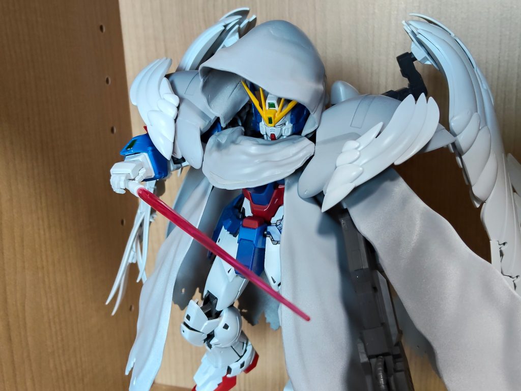 始めは公式に習ってビームサーベルのイメージでした